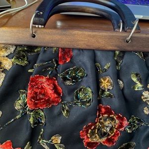 Vintage Unmarked Floral Velvet Handbag with Dark Wood Handles